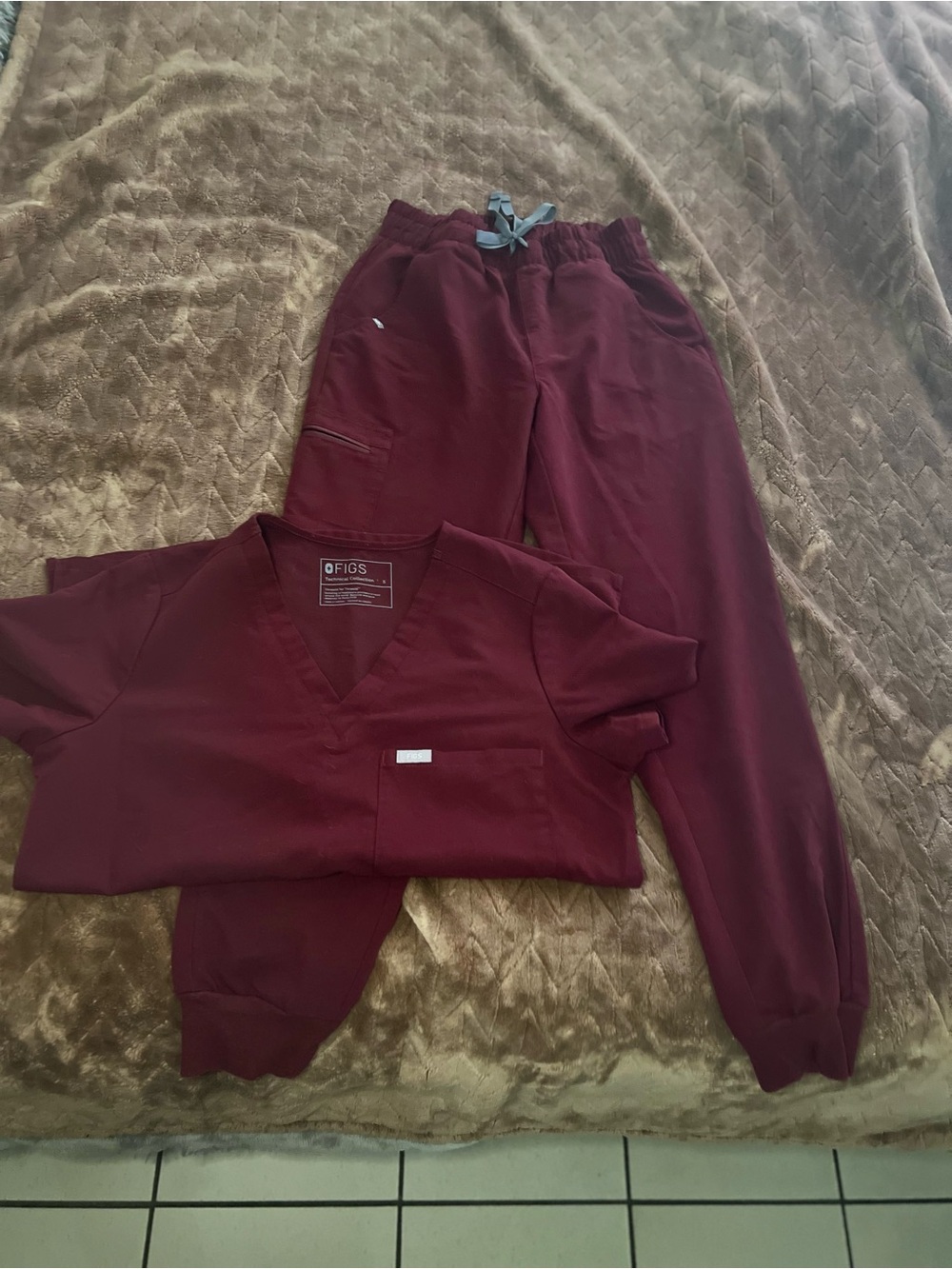 Figs Women's Scrub Set in Burgundy